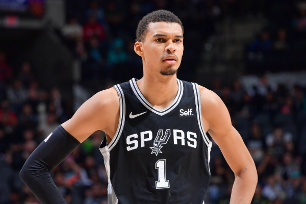victor-wembanyama-kursy-debiutanta-roku-nba