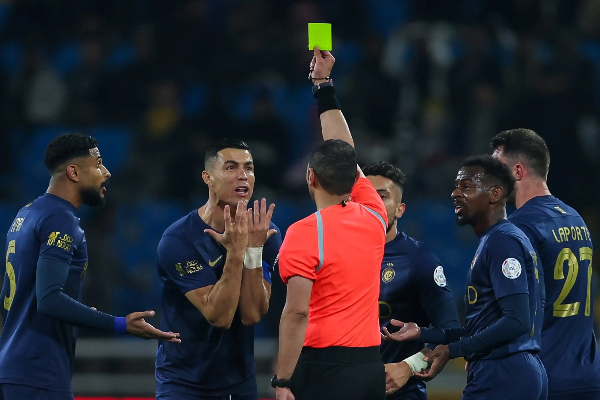 piłka-nożna-ż&oacute;łta-kartka